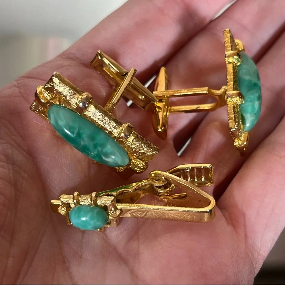 Vintage 60 70 MCM Gold bamboo Faux Jade Oversized Cufflink Tie bar Set Mobking